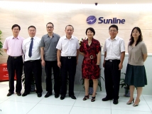 南山區政府常委、副區長羅敏一行蒞臨長亮指導工作